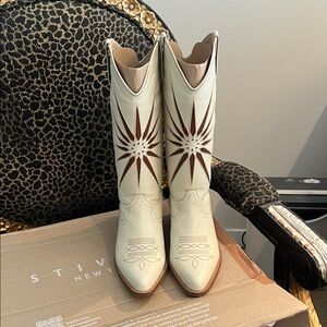 Cream Starburst Cutout Western Boots